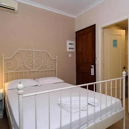 Hotel Archontiki 3*
